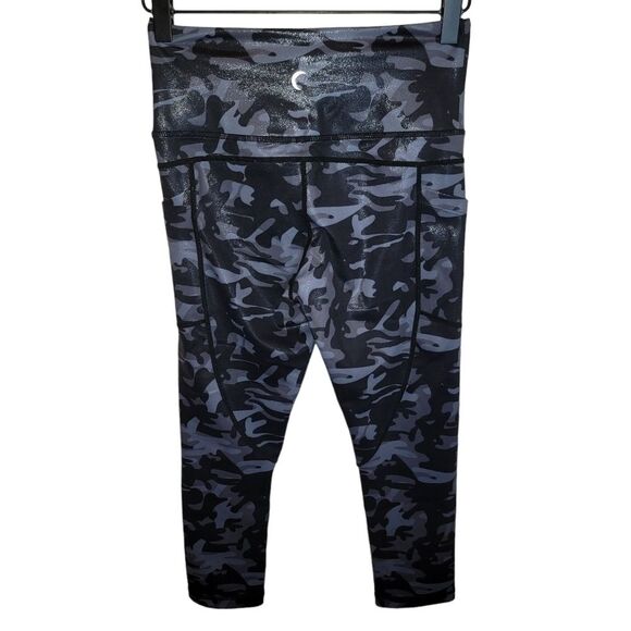 Zyia black camo metallic pocket light n tight high rise Capri legging size 4 - Picture 2 of 4